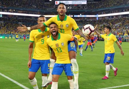 https://storage.bljesak.info/article/312154/450x310/Brazil vs Colombia DS.jpg